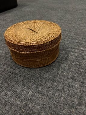 Hand Woven Round Storage Basket with Lid — Natural Seagrass